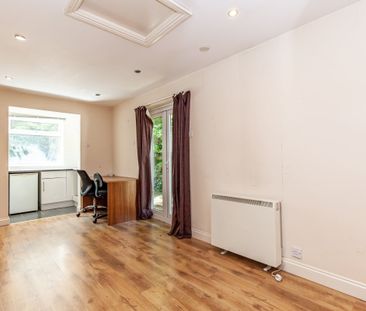 Beechey Avenue, Marston - Photo 1