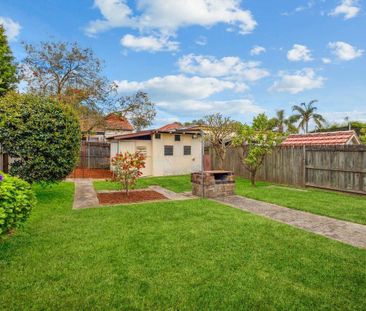 CLASSIC FAMILY HOME IN AN UNBEATABLE LOCATION - Photo 6