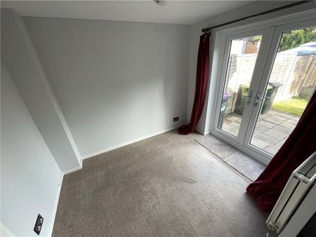 3 bedroom semi-detached house to rent - Photo 3