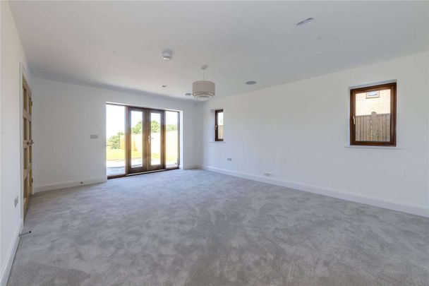 Beautifully presented, newly built family home with stunning rural views - Photo 1
