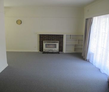 For Lease – Spacious Older-Style Family Home in Prime Location - Photo 1