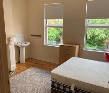 3 Rugby Parade, Belfast, BT7 1PT - Photo 2