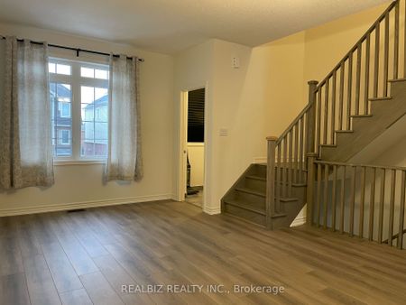 Townhouse For Lease | W8132730 - Photo 3