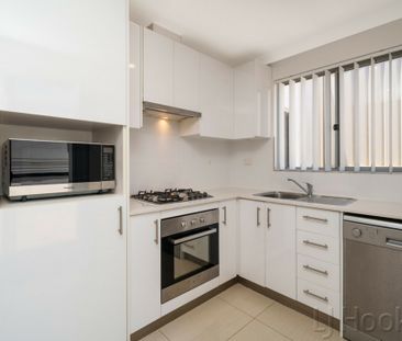 Charming Family Home - Photo 6