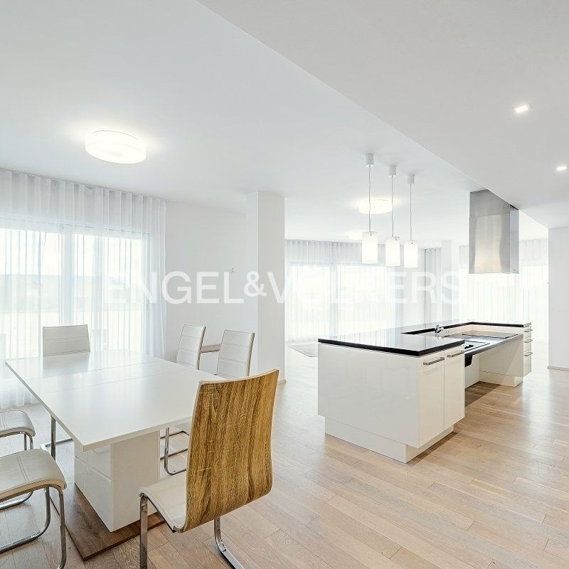 Apartment for rent, 4+kk - 3 bedrooms, 166m - Fotografie 1