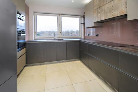 3 bedroom flat to rent - Photo 4