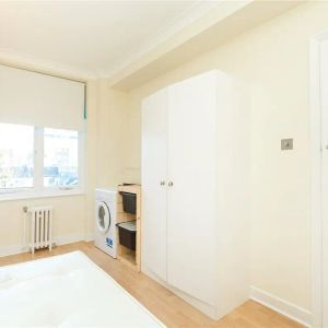 2 bedroom flat in St John's Wood - Photo 2