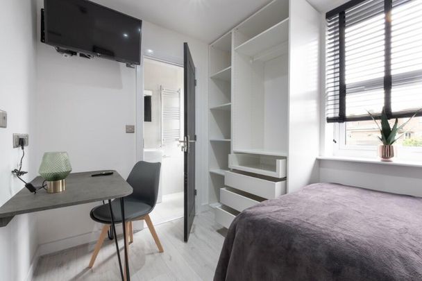 6 bedroom house to rent - Photo 1