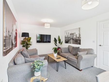 6 bedroom detached house to rent - Photo 2