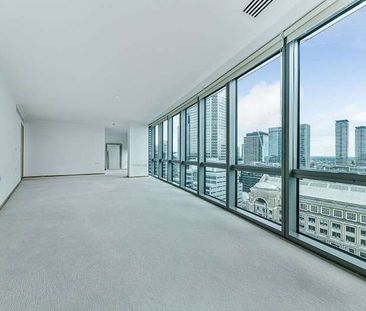 This superb two bedroom duplex apartment on the 27th and 28th floors, enjoys unparalleled views over Canary Wharf and the quayside at West India Quay. - Photo 1