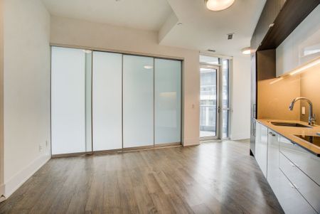 For Lease - 1 Edgewater Drive Unit# PH33, Toronto, Ontario - Photo 4