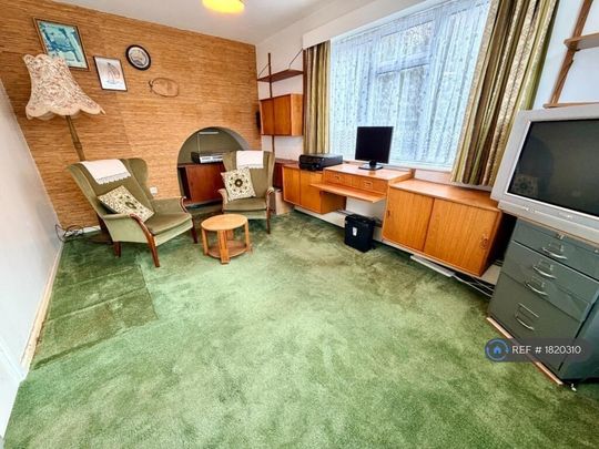 4 bedroom detached house to rent - Photo 1