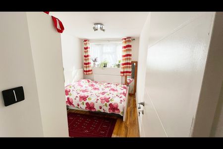 2 Bed Bungalow, The Vale, N10 - Photo 3