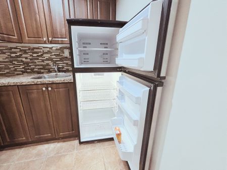 For Lease - 1400 Greenbriar Drive Unit# Basement unit 1, Oakville, Ontario - Photo 2