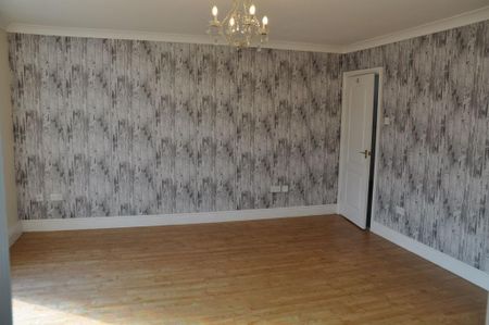 4 bedroom detached house to rent - Photo 3