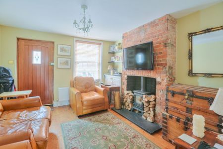 Available unfurnished from 05/01/2026 - Photo 3