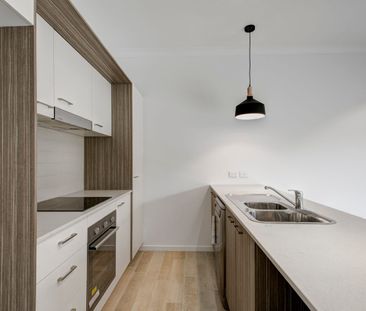 3 Bedroom, Air-conditioned, Terrace Home with Private Courtyard. - Photo 3