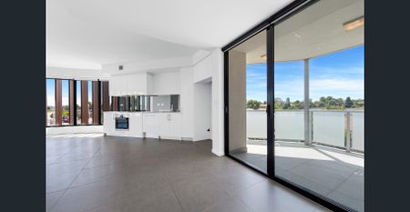 Stylish penthouse living in prime location - Photo 5