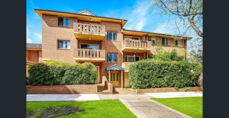 JUST-BEEN-RENOVATED 2 BEDROOM UNIT IN GREAT LOCATION! - Photo 2