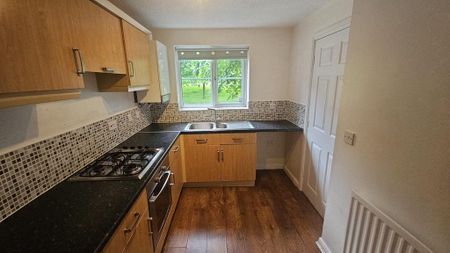 3 bedroom semi-detached house to rent - Photo 3