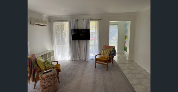 Spacious 3-Bedroom Duplex with Media Room & FTTP in Quiet Catherine Court, Labrador - Photo 1