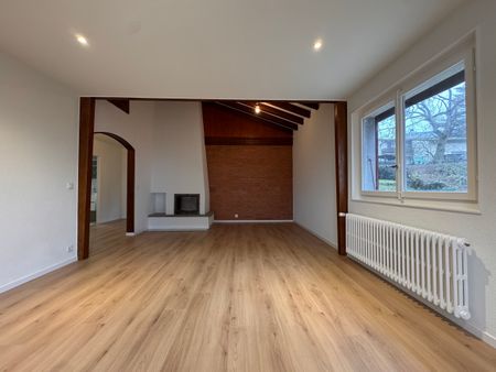 Superb 3.5 room apartment completely renovated in a villa with garden - Photo 3