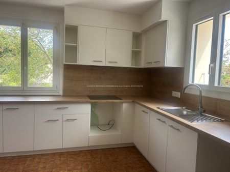 Location Appartement 4 pièces 113m² GRILLON 84600 - Photo 5