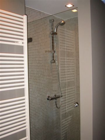 Vernieuwd appartement in volledig gerenoveerd herenhuis op wandelafstand van het Sint-Pietersstation en Citadelpark. - Foto 4