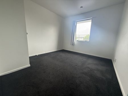 Spacious 5 Bedroom Home in Addington - Photo 4