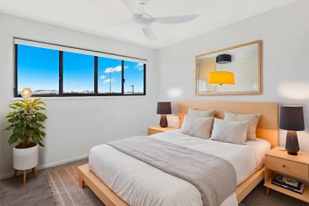 Contemporary Living with Space, Style & Comfort - Photo 5