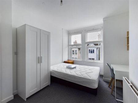 5 bedroom terraced house to rent - Photo 4