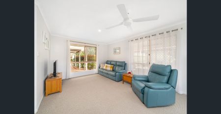 Spacious Family Living Backing Onto Parkland! - Photo 4