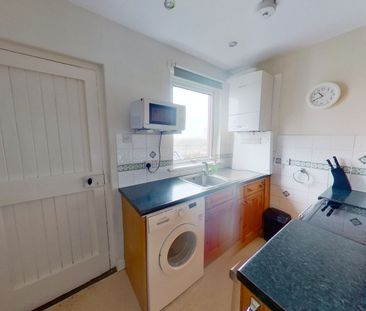 2 bedroom semi-detached house to rent - Photo 6