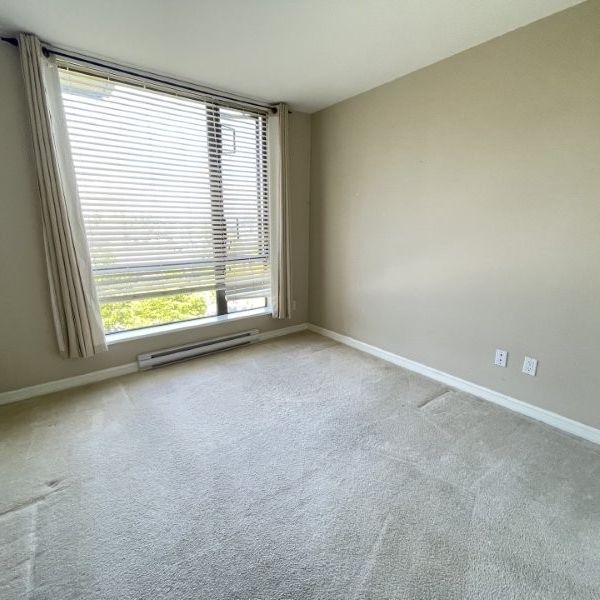 Sussex House. Two Bedrooms/Two Bath in Heart of White Rock - Photo 1