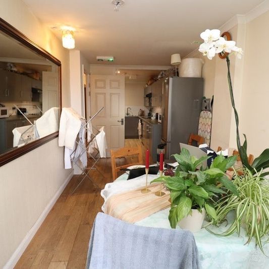 Room in a Shared Flat, London, E14 - Photo 1