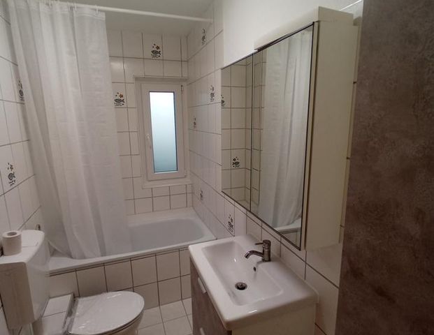 Etagenwohnung mit Balkon in zentrale aber ruhiger Wohngegend - Foto 1