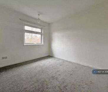 3 bedroom flat to rent - Photo 5