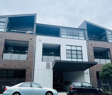 STUNNING SPACIOUS TWO BEDROOM UNIT IN PRIME INNER-CITY LOCATION - Photo 6