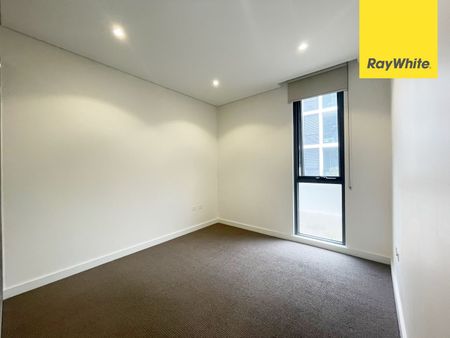 2 Bed + Huge Study on the prime location - Photo 2