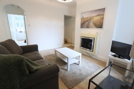 3 bedroom terraced house to rent - Photo 4