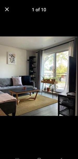 4 1/2 Chomedey 2e Etage + Stationnement - Photo 1