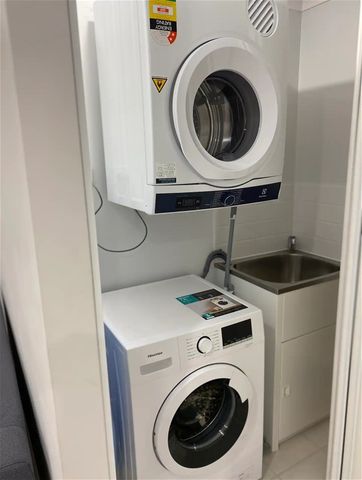 Modern 2 Bedroom Unit available soon, $750/week - Photo 4