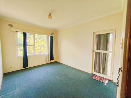 Spacious One Bedroom Unit - Photo 4