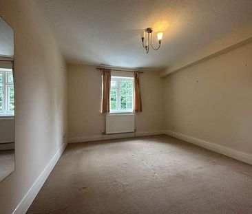 Ivy Drive, Lightwater, GU18 - Photo 1