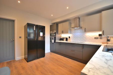 1 bedroom in a house share to rent - Photo 3