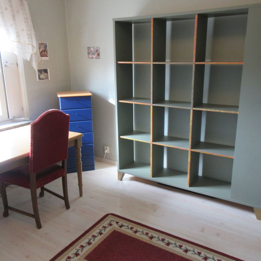 Rum (väster) söker kvinnlig hyresgäst - Photo 1