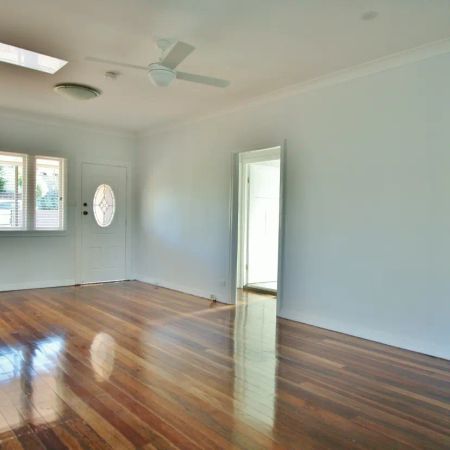 Polished Timber Floors - Convenient Location - Photo 4