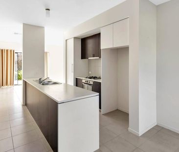 Modern 2-Bedroom Townhouse in great location - Photo 5