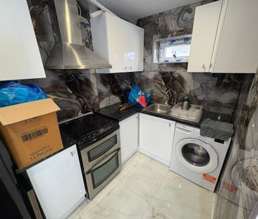 Kingshill Avenue, Northolt - Photo 3