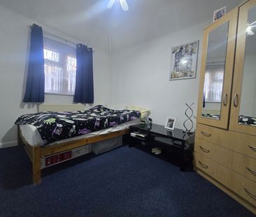 2 Bed Terraced House, Holborn Road, E13 - Photo 5
